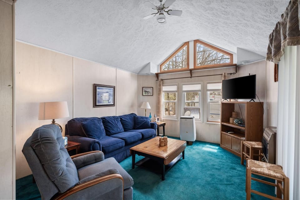 Vacation Home Rental PM C-06 House in Allegheny River