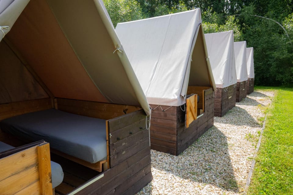 Stylový kemp pro skupinu v horách u koní - Omega Campground/ 
RV Resort in Czechia