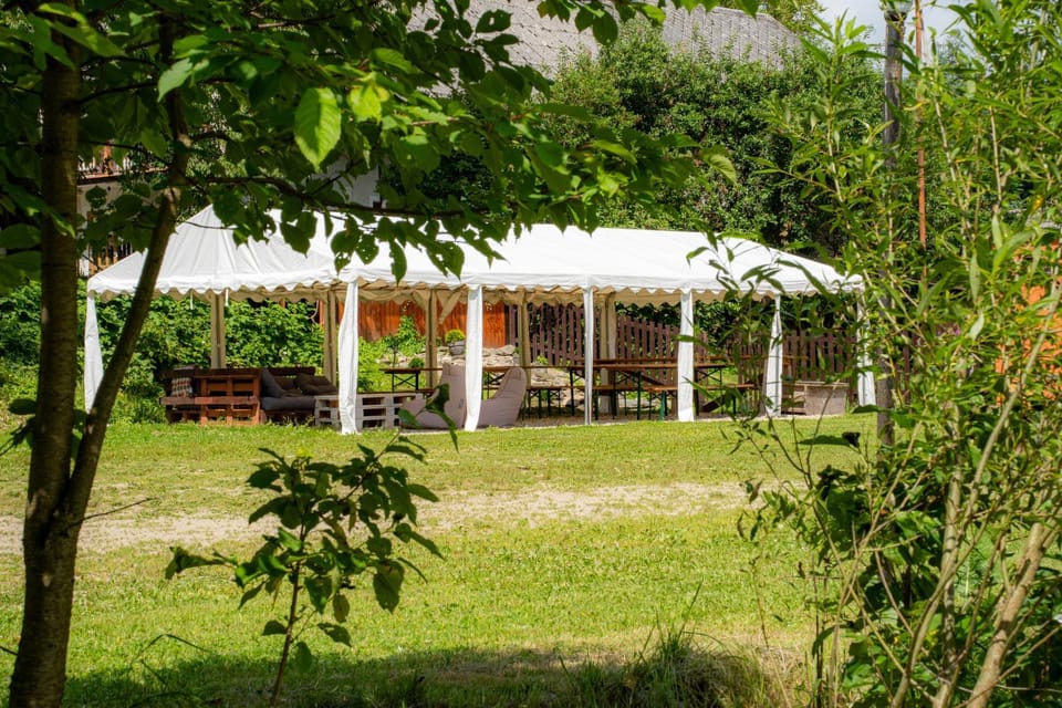 Stylový kemp pro skupinu v horách u koní - Omega Campground/ 
RV Resort in Czechia