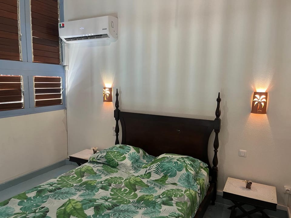 Bed, Photo of the whole room, Bedroom, air conditioner