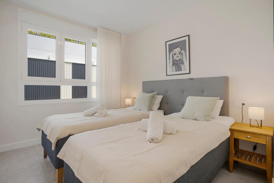 Luxury 3 BR Apartment with Terrace, pool & gym Apartment in Costa del Sol