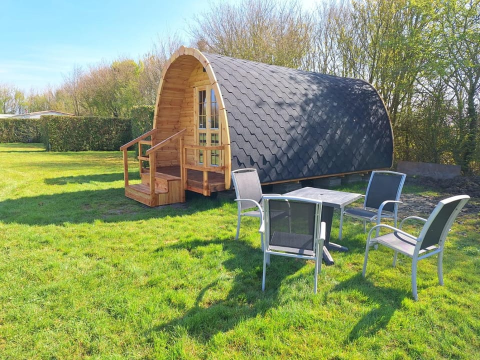 Property building, Day, Garden, Garden view
