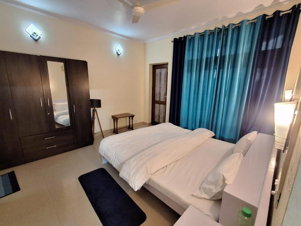 Bed, Photo of the whole room