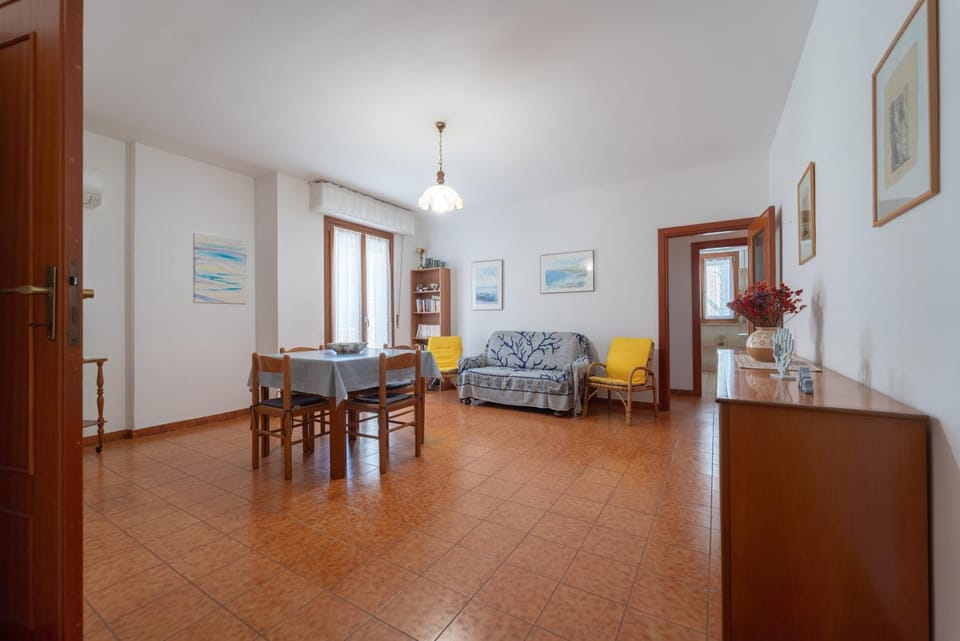Living room, Photo of the whole room, Seating area, Dining area