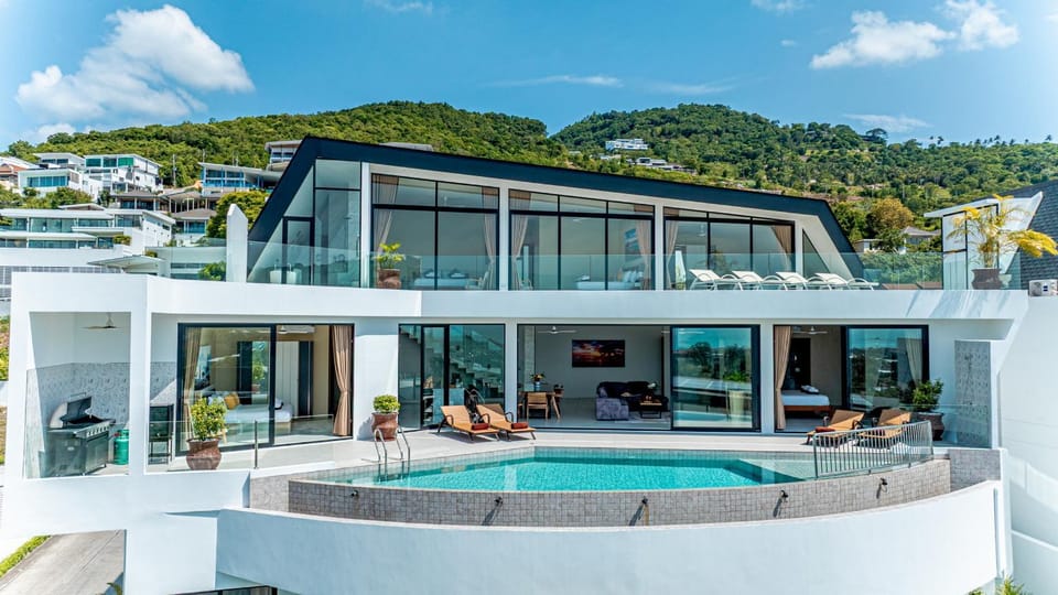 Property building, Patio, Day, Natural landscape, Bird's eye view, View (from property/room), Balcony/Terrace, Mountain view, Pool view, Swimming pool, sunbed