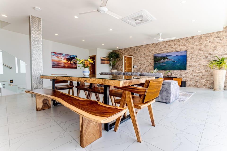 TV and multimedia, Living room, Seating area, Dining area