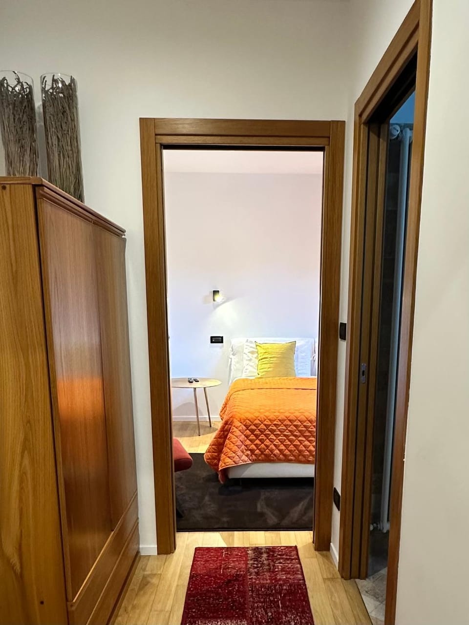 Bed, Photo of the whole room, wardrobe