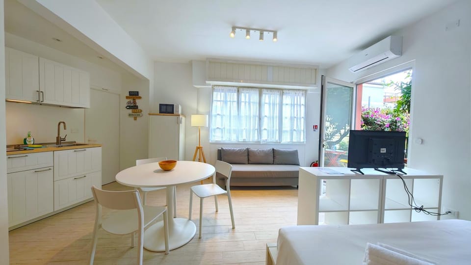 TV and multimedia, Living room, Dining area