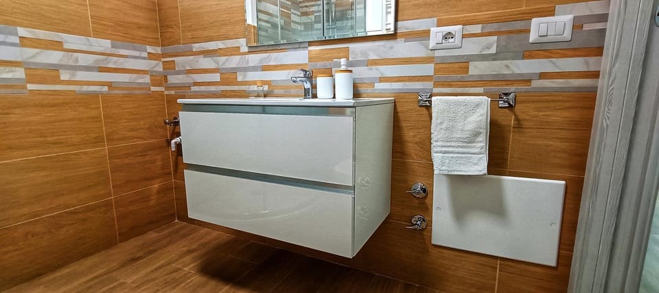Bathroom, hair dryier, towels, towels