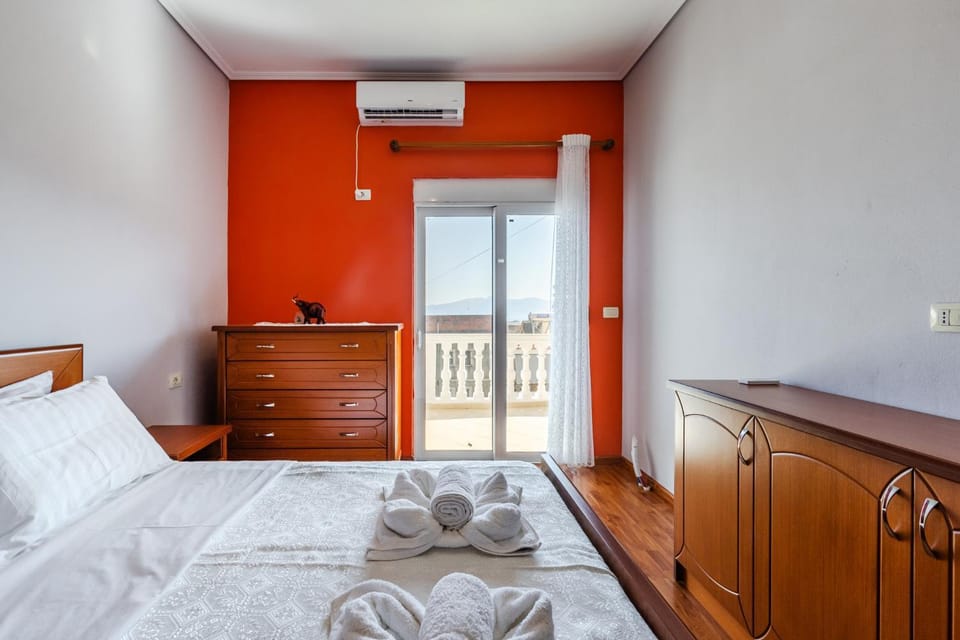 Urban Sea Escape by PikHost Apartment in Sarandë