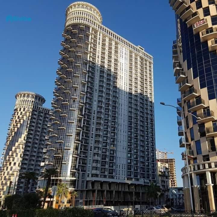 Property building, Day, City view, Location