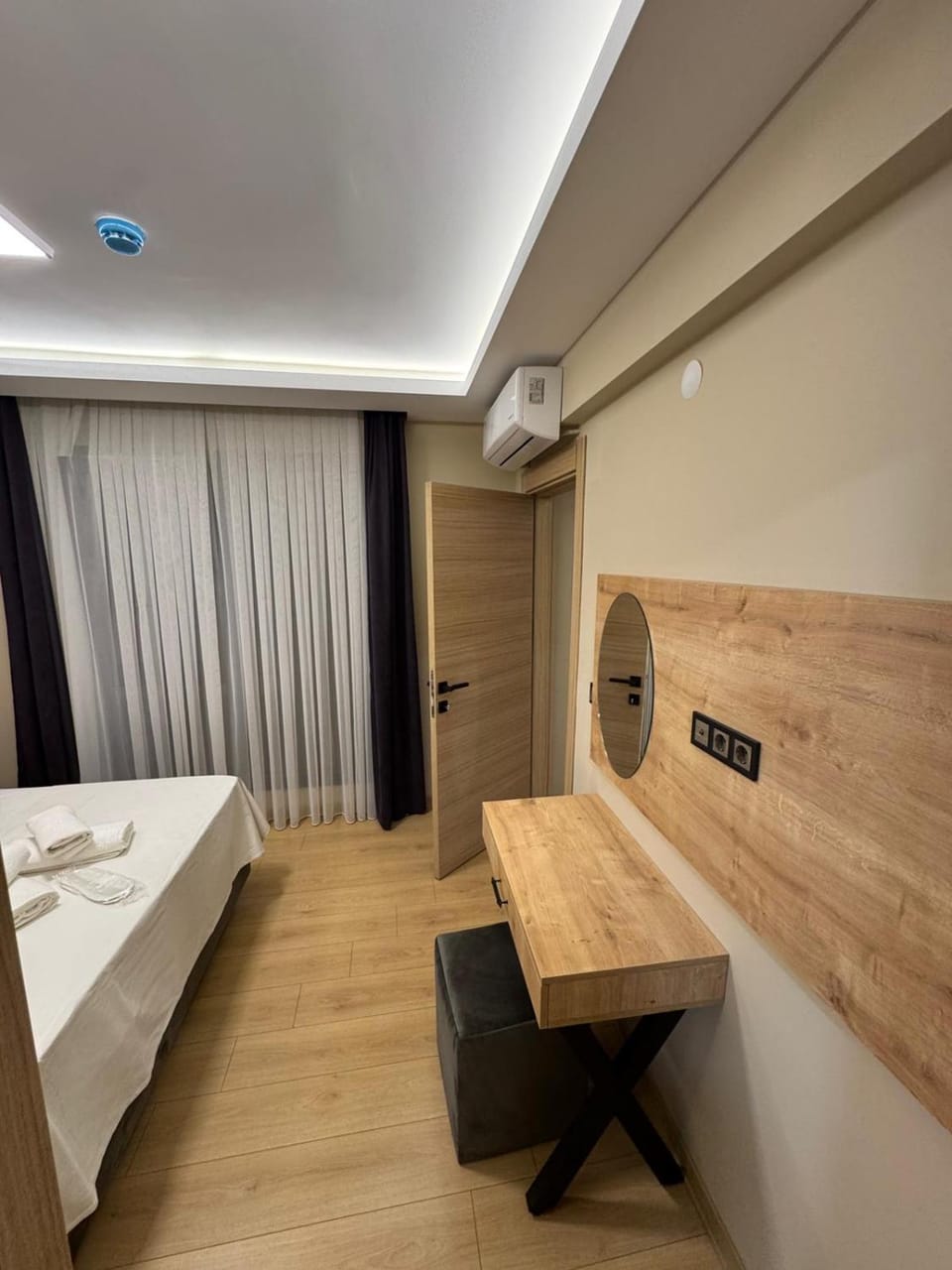Bed, Living room, Photo of the whole room, Seating area, Bedroom, hair dresser, wardrobe, air conditioner