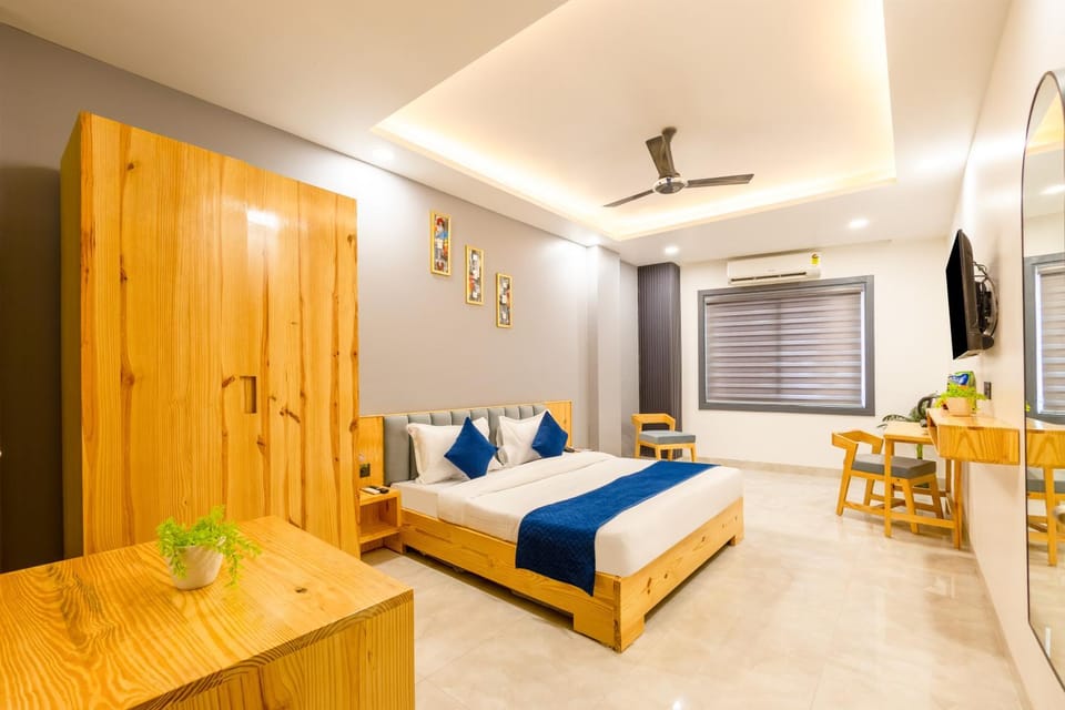 Bed, TV and multimedia, Evening entertainment, Bedroom, towels, wardrobe, air conditioner