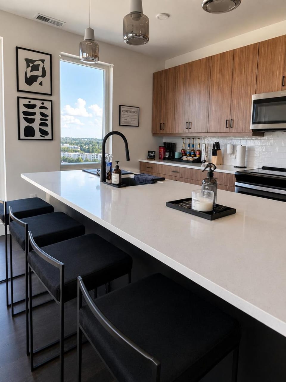 Seating area, kitchen