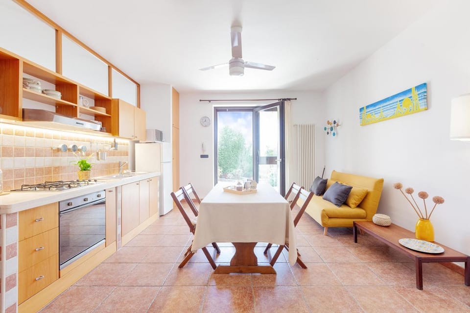 Living room, Seating area, Dining area, kitchen