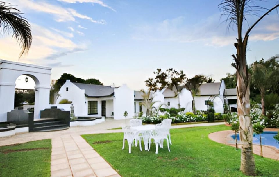 Garden, Seating area, Garden view, Pool view