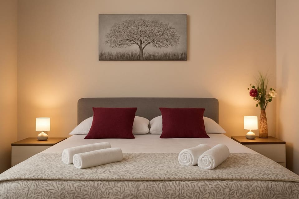 Bed, Photo of the whole room, Bedroom, towels