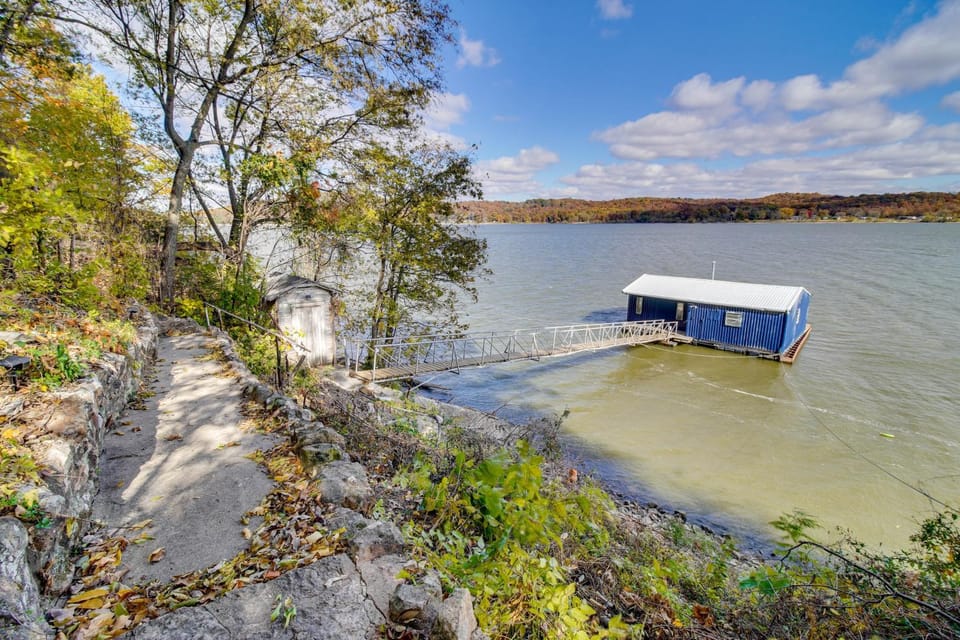 Waterfront ‘StoneHaven at Reed Point’ w/ Swim Spa! House in Ozark Mountains