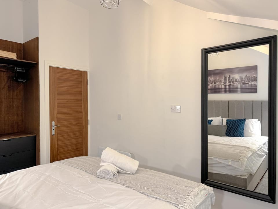 Bed, Bedroom, towels, wardrobe