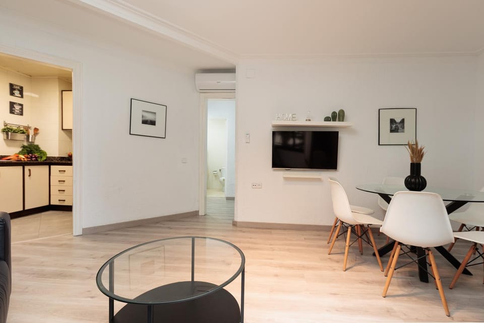 TV and multimedia, Living room, Dining area, air conditioner