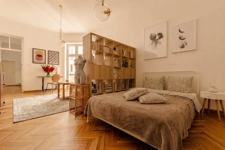 Bed, Photo of the whole room, wardrobe