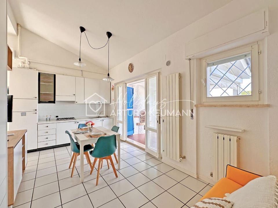 Kitchen or kitchenette, Living room, Seating area, Dining area, pet friendly, stove, kitchen