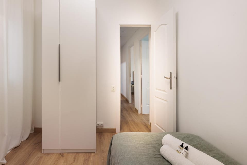 Bed, Living room, Bedroom, wardrobe