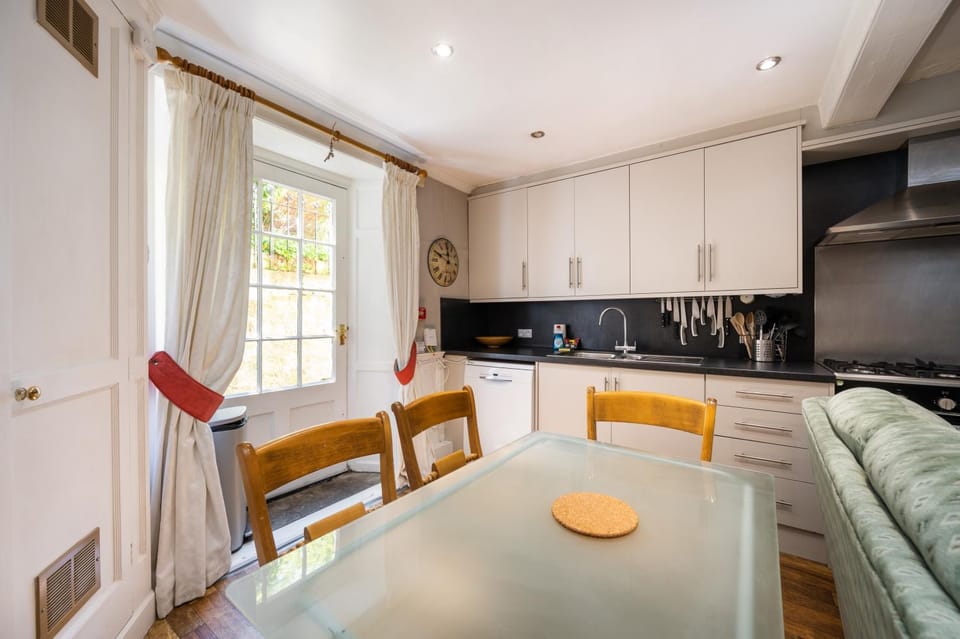 Spacious flat near city centre Apartment in Edinburgh