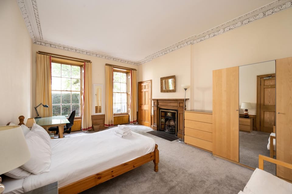 Spacious flat near city centre Apartment in Edinburgh