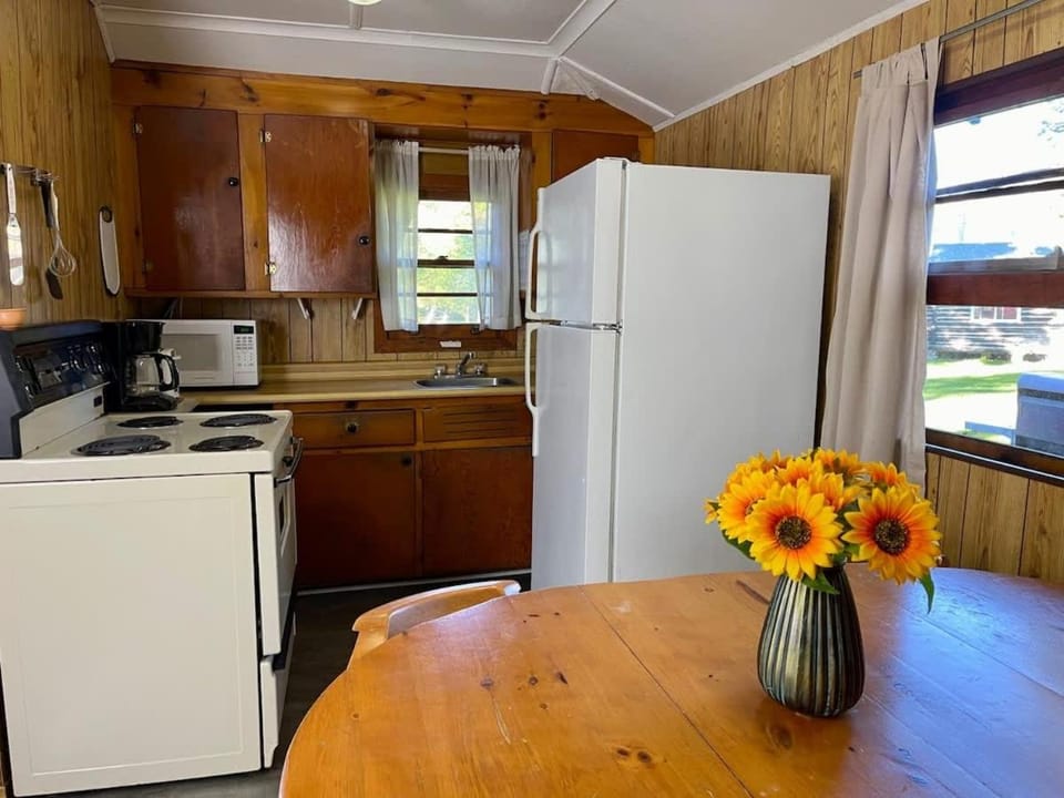 Balsam Lake - 3-Bedroom Cottage #4 House in Kawartha Lakes