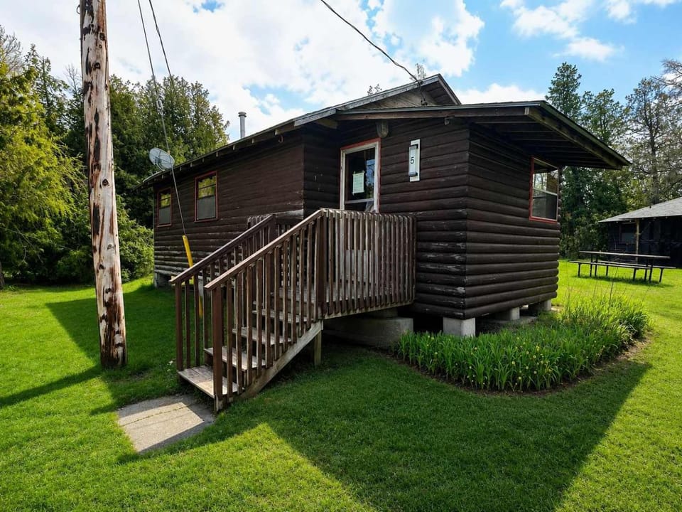 Balsam Lake - 2-Bedroom Cottage #5 House in Kawartha Lakes