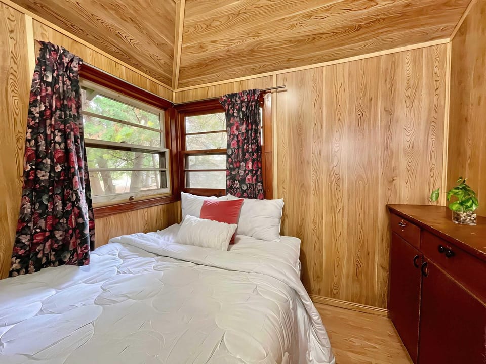 Balsam Lake - 2-Bedroom Cottage #2 House in Kawartha Lakes