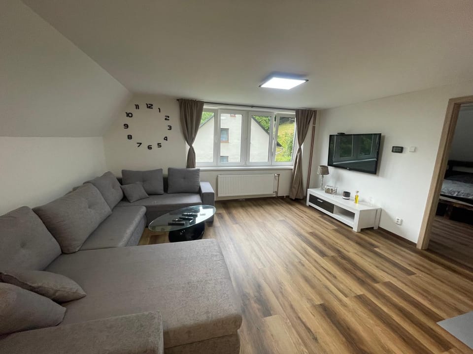 Communal lounge/ TV room, TV and multimedia, Living room, Seating area