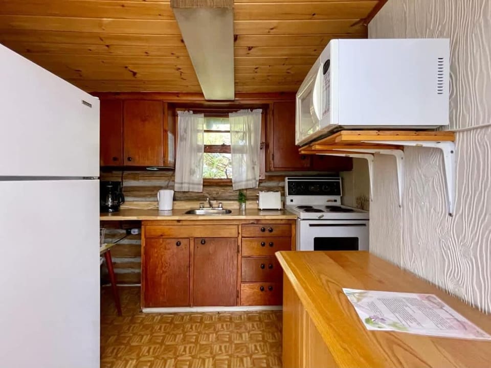 1-Bedroom Balsam Lake Cottage #9 House in Kawartha Lakes