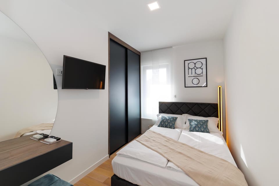 Bed, Bedroom, air conditioner