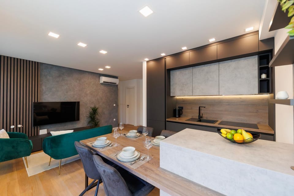 Dining area, kitchen
