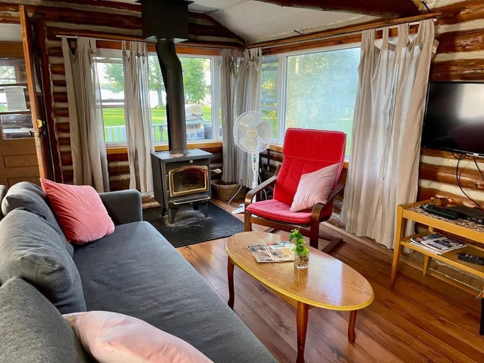 Balsam Lake - 2-Bedroom Cottage #6 House in Kawartha Lakes