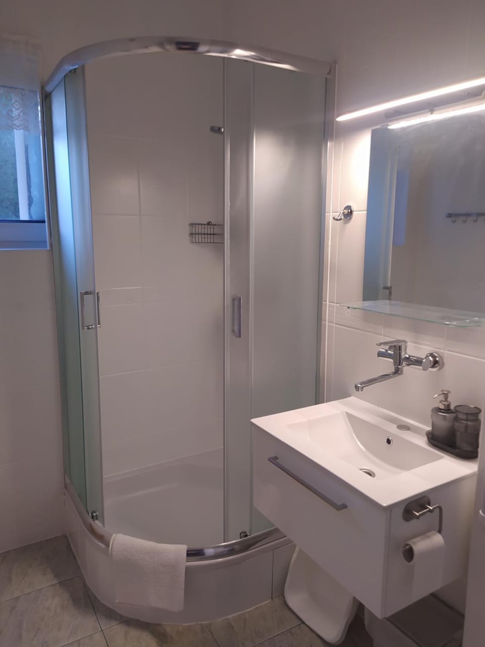 Shower, Toilet, Bathroom
