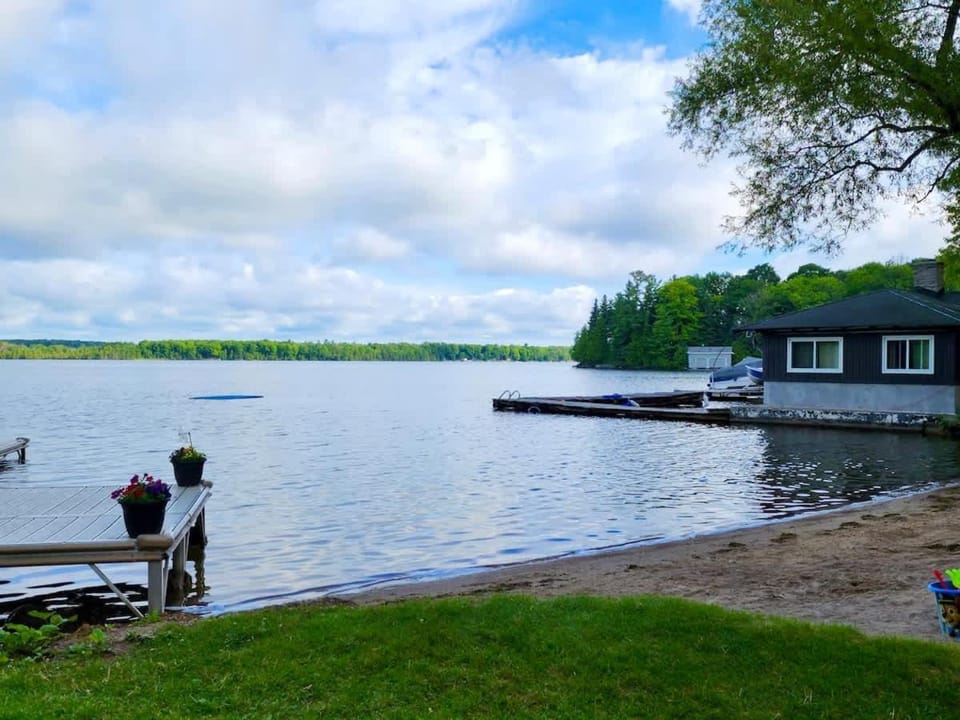 Upper Boathouse on Balsam Lake #1 House in Kawartha Lakes