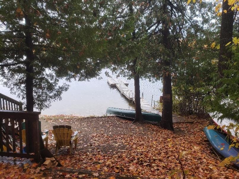 Falcon Retreats House in Rideau Lakes