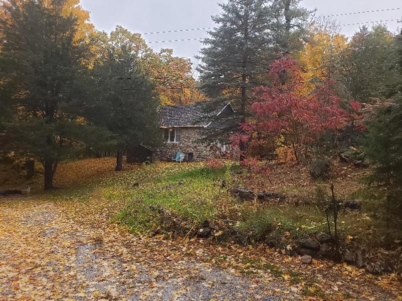 Falcon Retreats House in Rideau Lakes