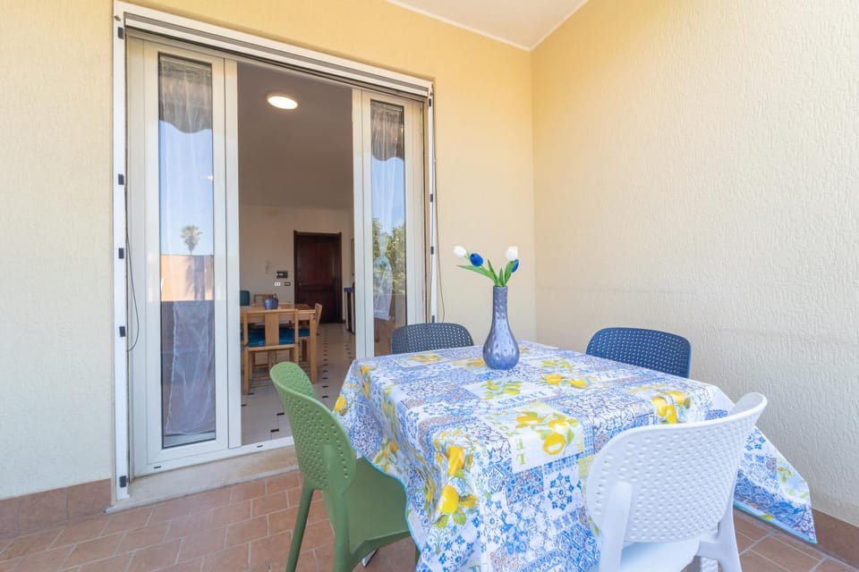 Living room, Seating area, Lunch
