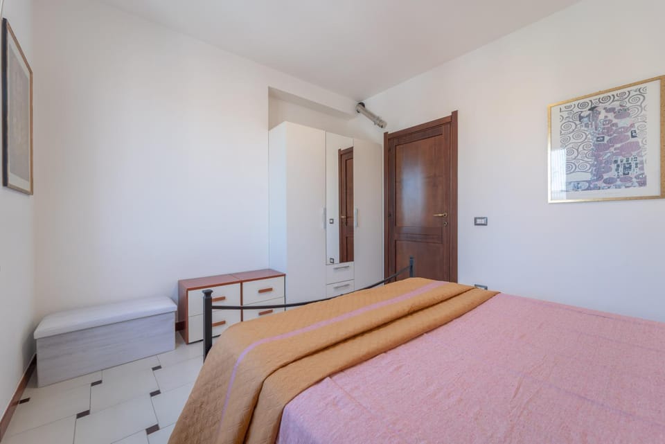 Bed, Photo of the whole room, Bedroom, wardrobe