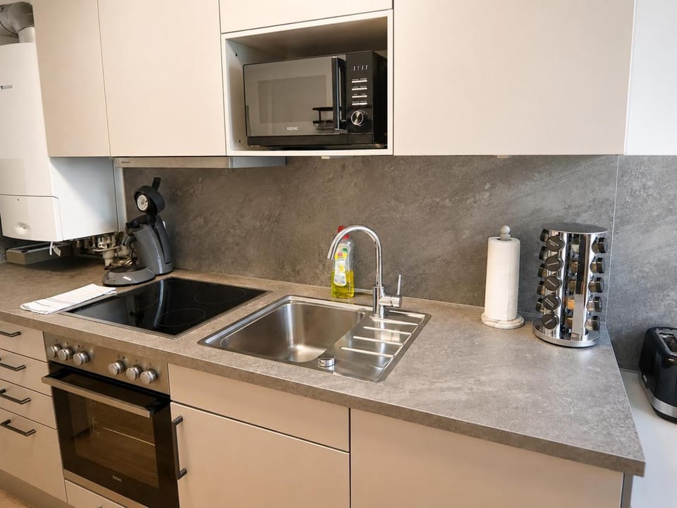Coffee/tea facilities, Kitchen or kitchenette, dishwasher, minibar, pet friendly, stove, toaster