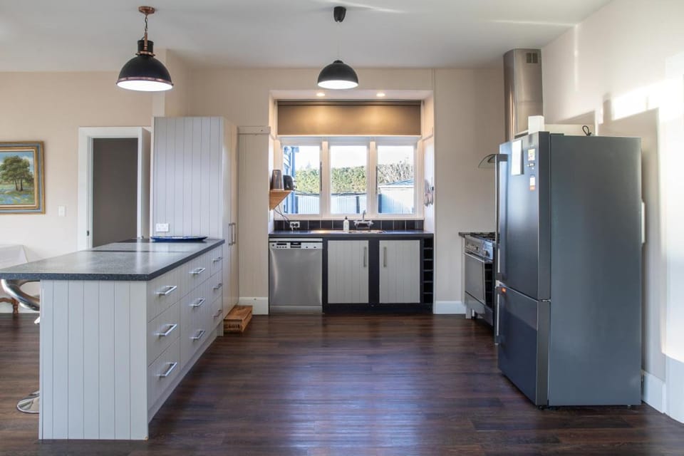 Kitchen or kitchenette, dishwasher, oven, pet friendly, stove