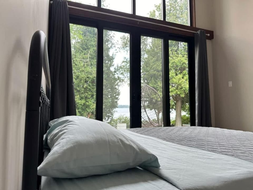 3-bedroom Lakefront Villa #5 House in Douro-Dummer