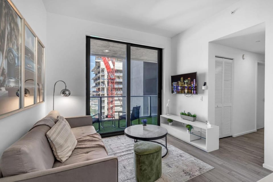 2 Bed Best Views in Downtown and Brickell Apartment in Miami