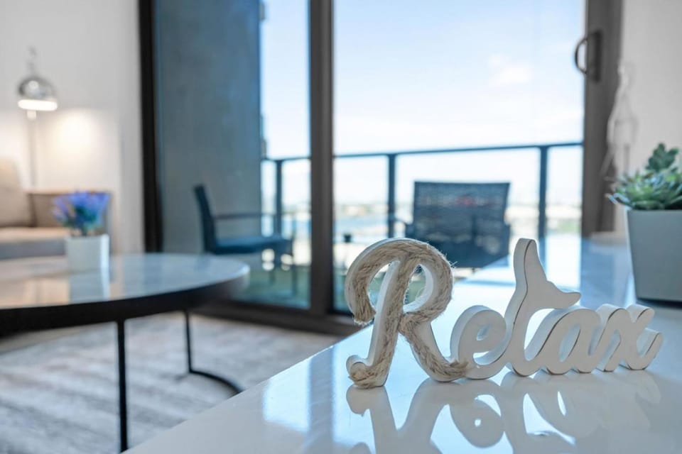 2 Bed Best Views in Downtown and Brickell Apartment in Miami
