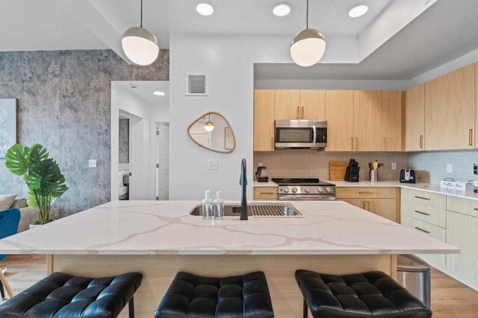 Stylish 2BR with Pool Central SLC - Great Access Apartment in Salt Lake City