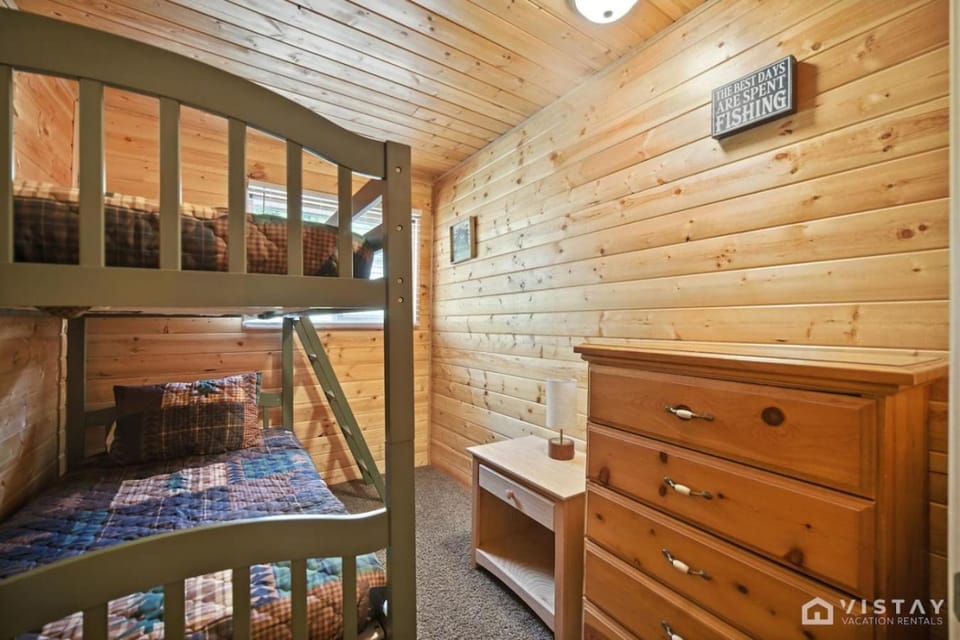 Stunning Log Cabin Close to Panguitch Lake Cabin in Utah